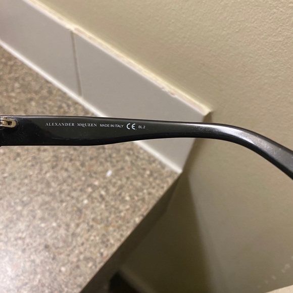 Alexander McQueen prescription Sunglasses/glasses - Picture 5 of 12